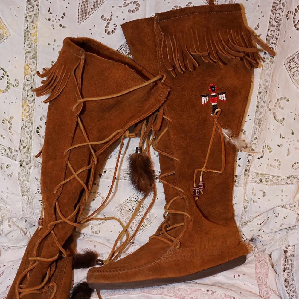 Minnetonka Moccasin boots size 9 beaded, mink